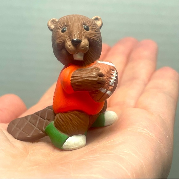 NWT Vintage Hallmark Merry Miniature Beaver with football - Picture 6 of 12